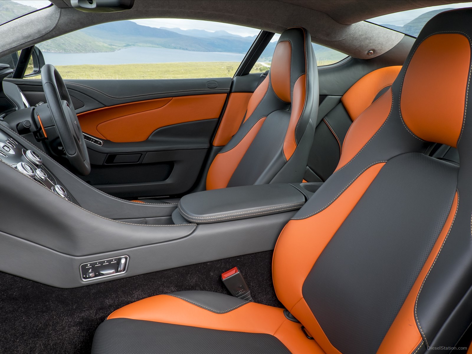 Aston Martin Vanquish 2015